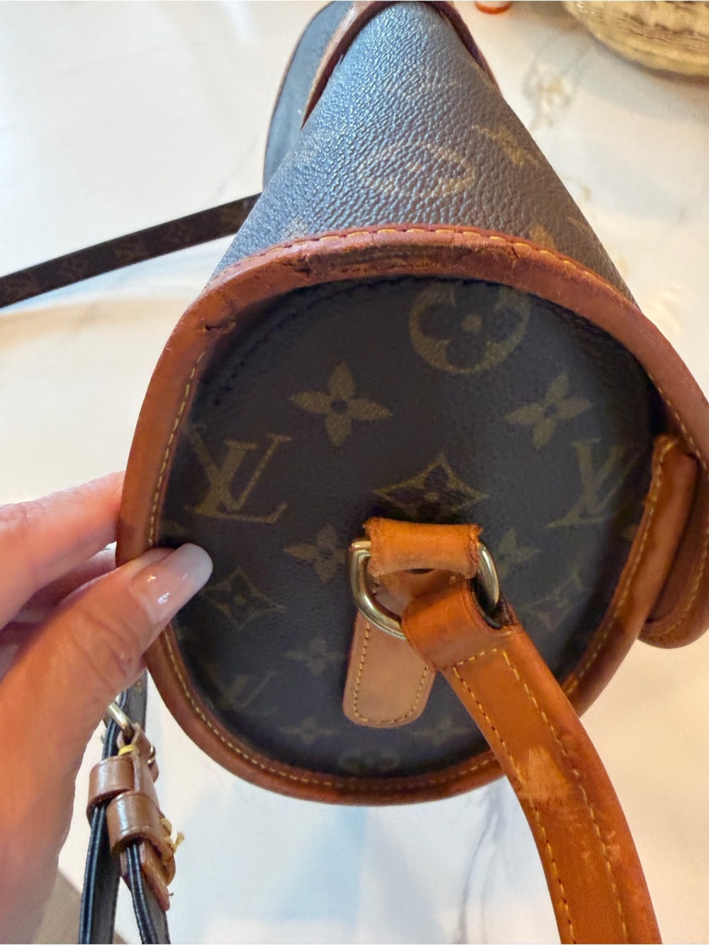 Louis Vuitton Monogram Canvas Messenger Bag with Natural Leather Trim - Picture 5 of 14